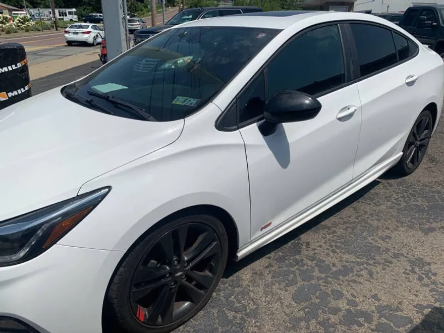 2018 Chevrolet Cruze LT photo 1