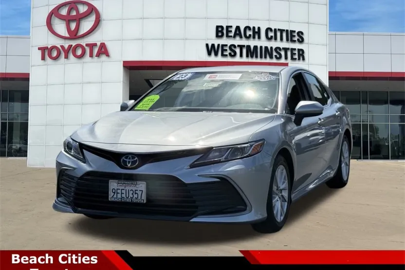 2023 Toyota Camry LE photo 1