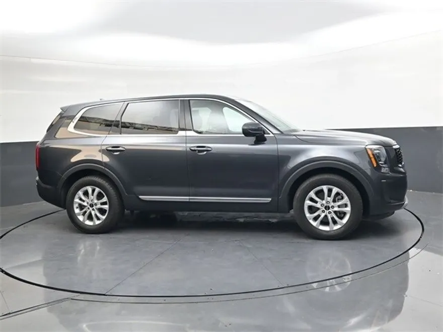 2022 Kia Telluride LX photo 1