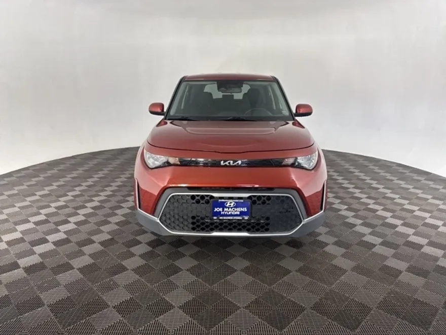 2023 Kia Soul LX photo 1