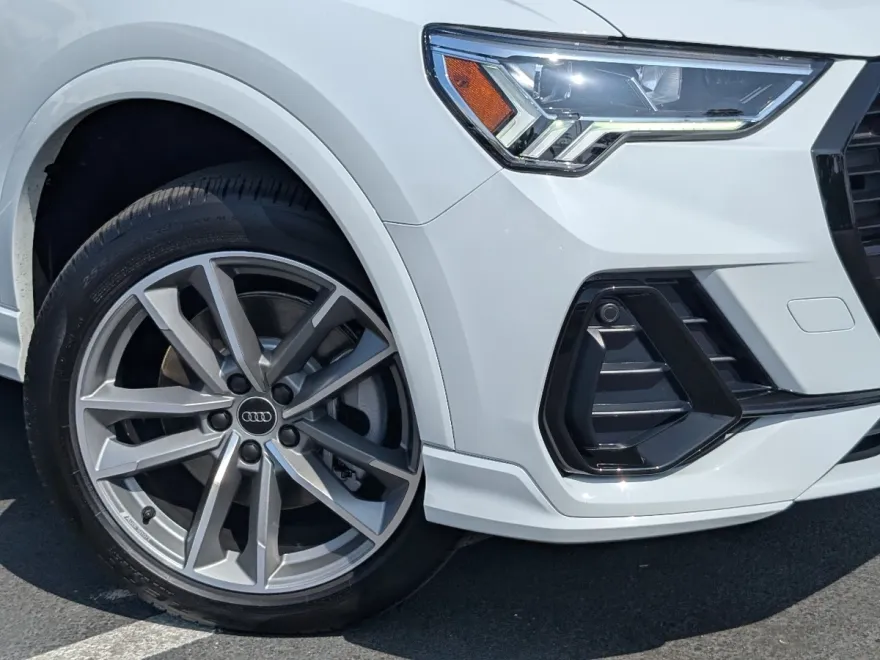 2025 Audi Q3 S line Premium photo 1