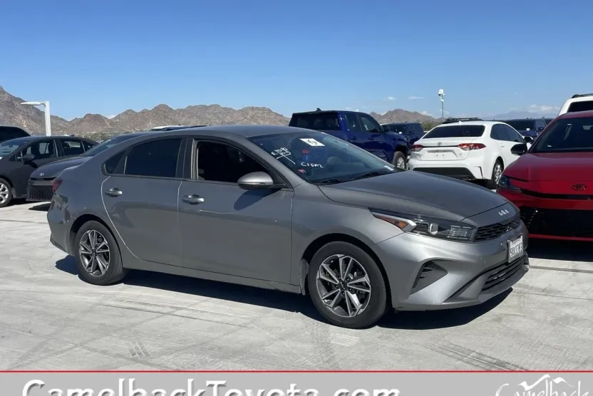 2022 Kia Forte LXS photo 1