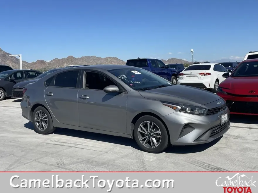 2022 Kia Forte LXS photo 1