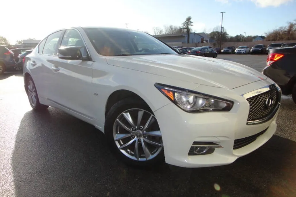 2016 Infiniti Q50 2.0t photo 1