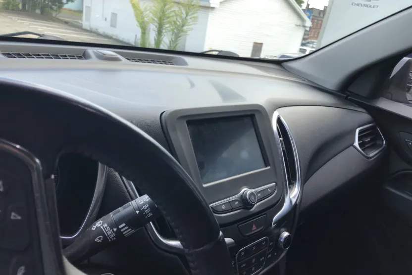 2021 Chevrolet Equinox LT photo 1