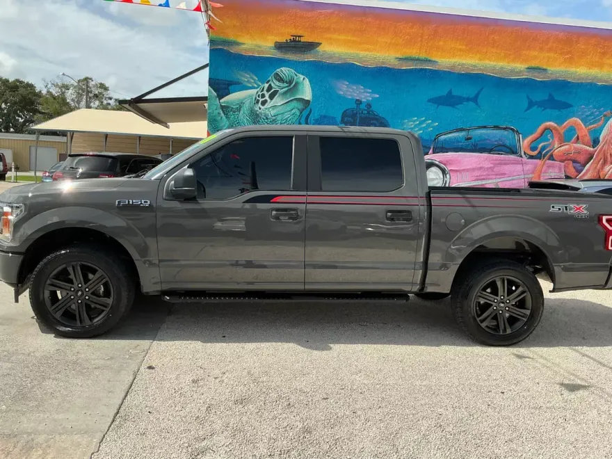 2020 Ford F-150 XLT photo 1