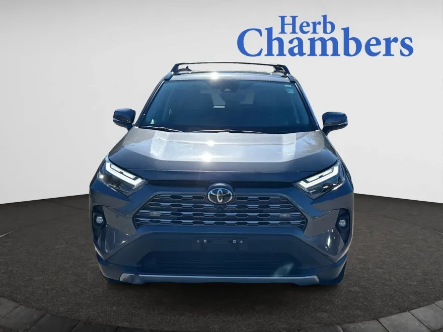 2022 Toyota RAV4 Limited photo 1