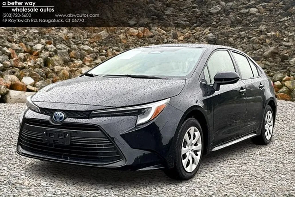 2025 Toyota Corolla Hybrid LE photo 1