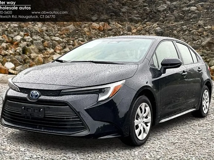 2025 Toyota Corolla Hybrid LE photo 1