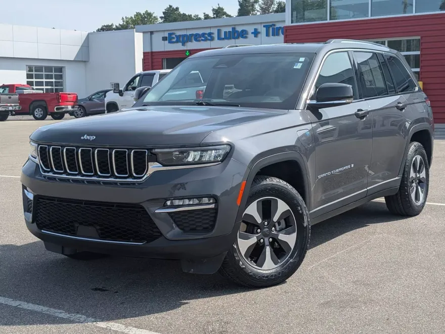 2024 Jeep Cherokee Limited 4xe photo 1