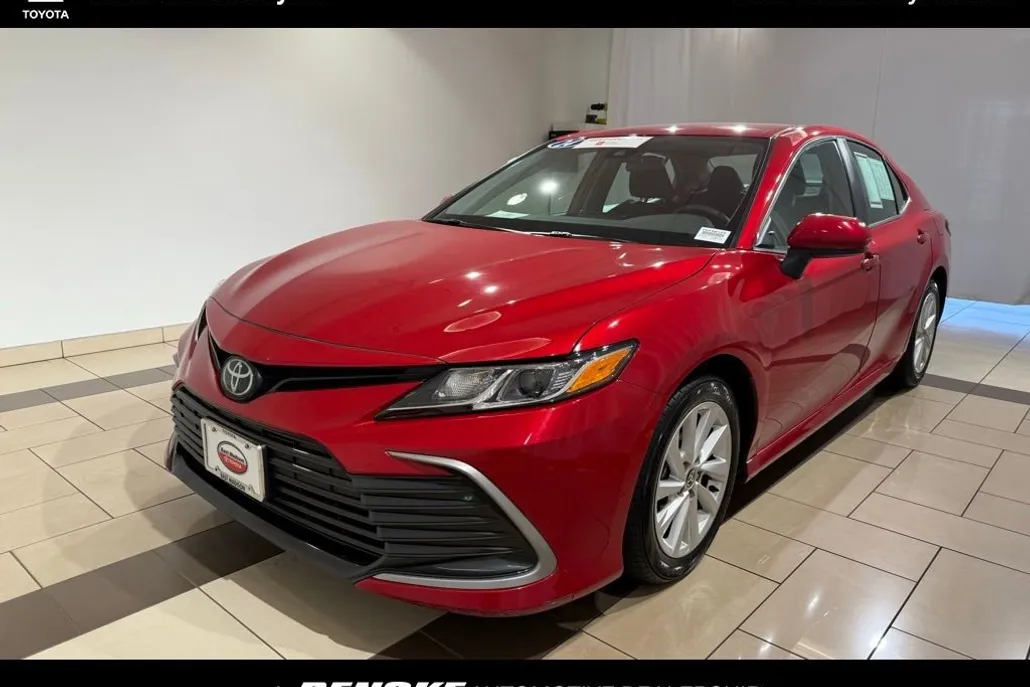 2024 Toyota Camry LE photo 1