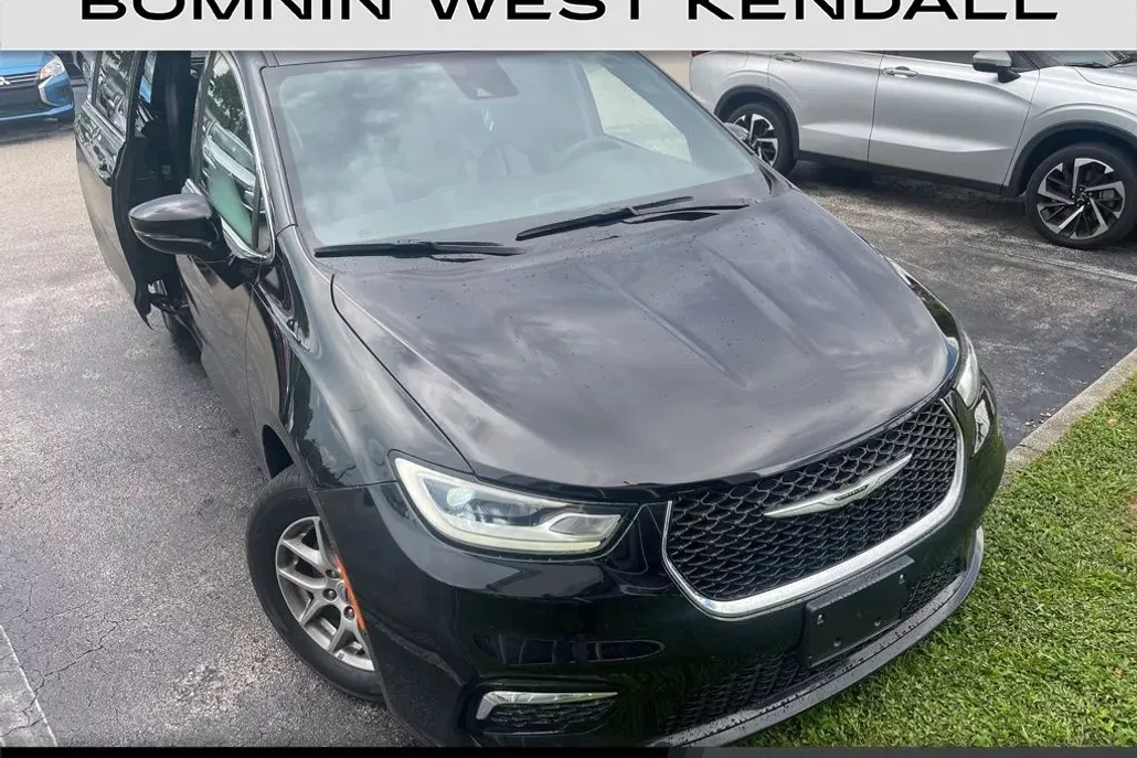 2025 Chrysler Pacifica photo 1