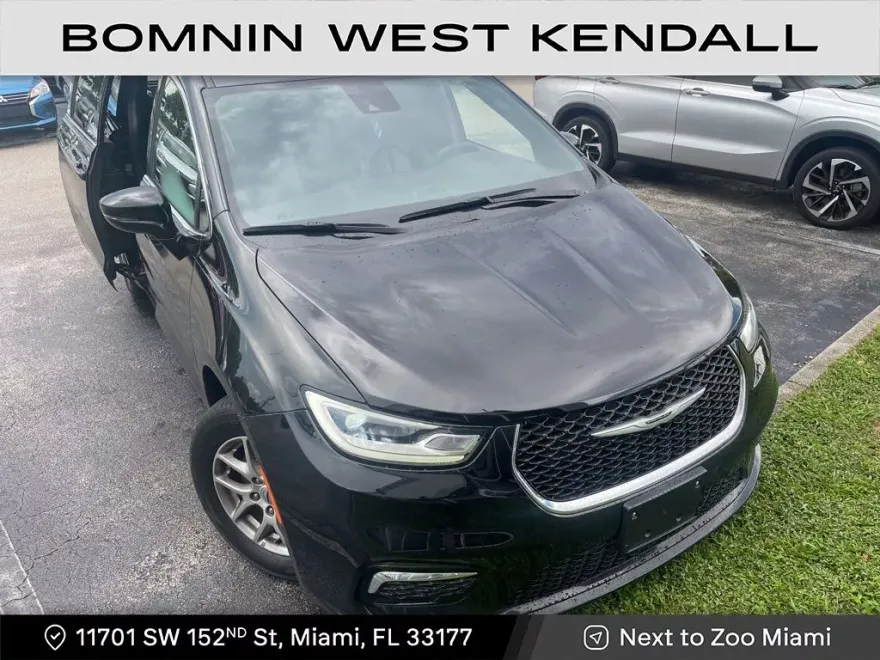 2025 Chrysler Pacifica photo 1