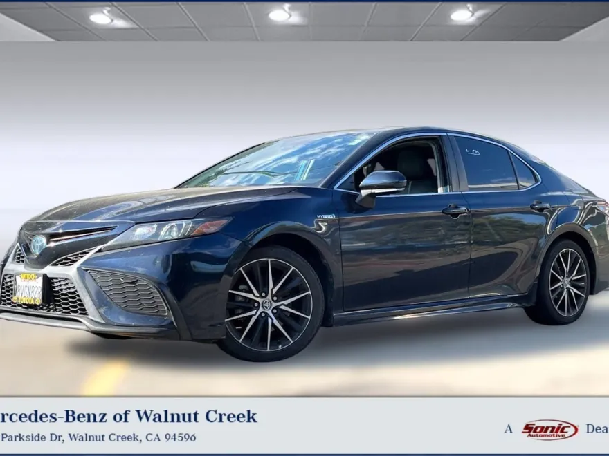 2021 Toyota Camry Hybrid SE photo 1