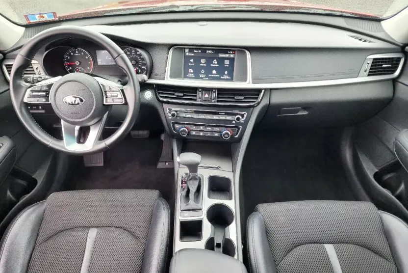 2019 Kia Optima S photo 1