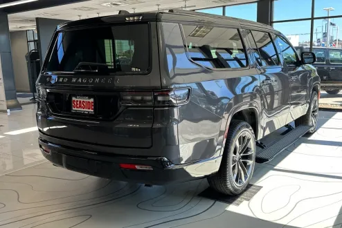 2024 Jeep Grand Wagoneer L photo 3