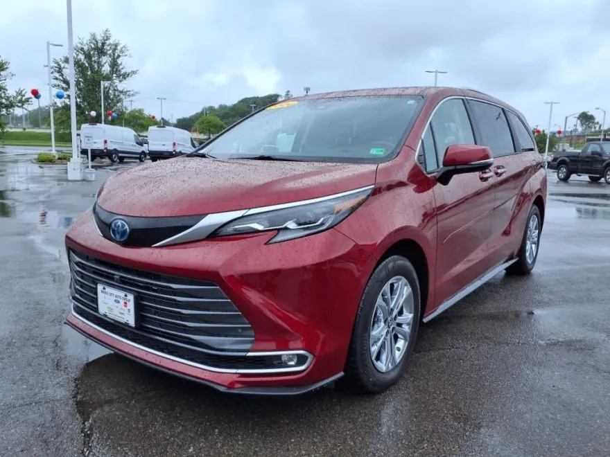 2024 Toyota Sienna Platinum photo 1