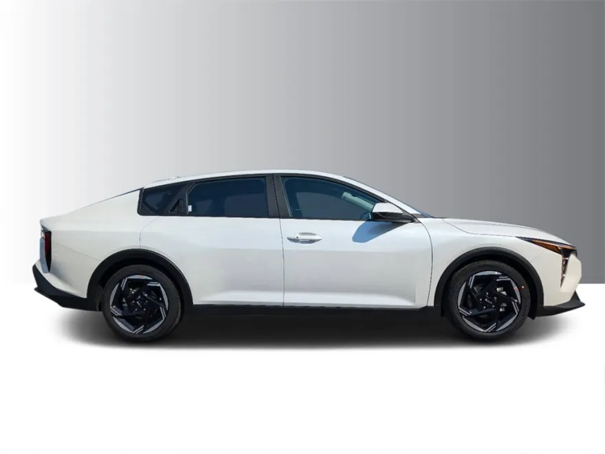 2025 Kia K4 EX photo 1