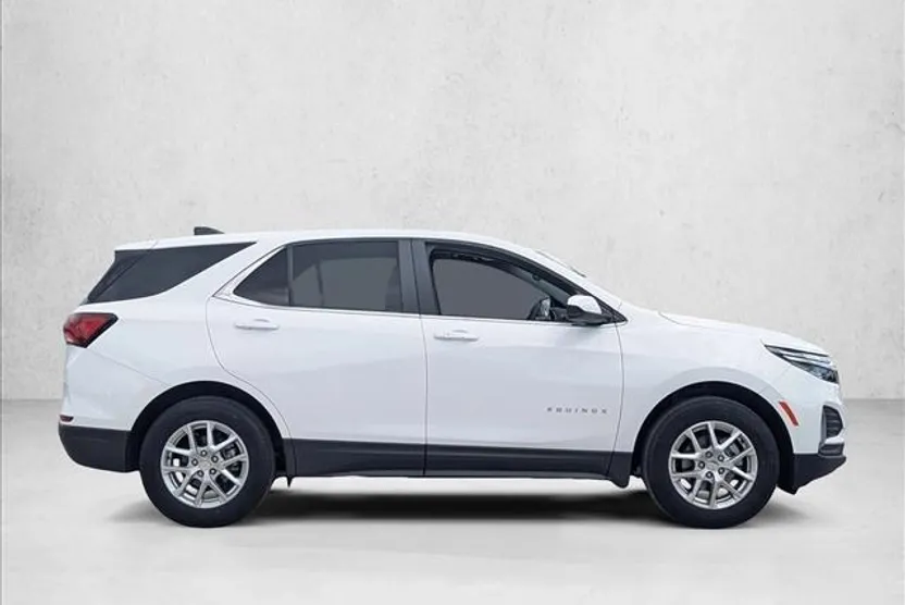 2024 Chevrolet Equinox LT photo 1