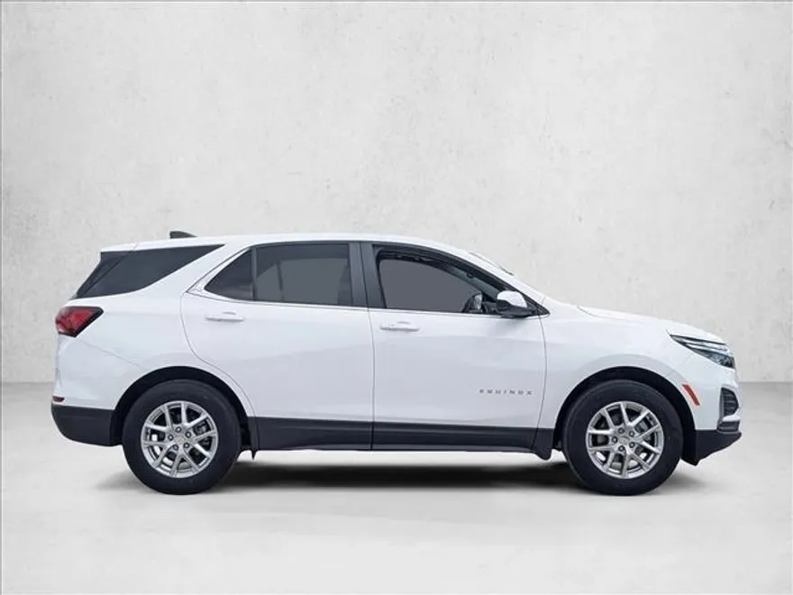 2024 Chevrolet Equinox LT photo 1