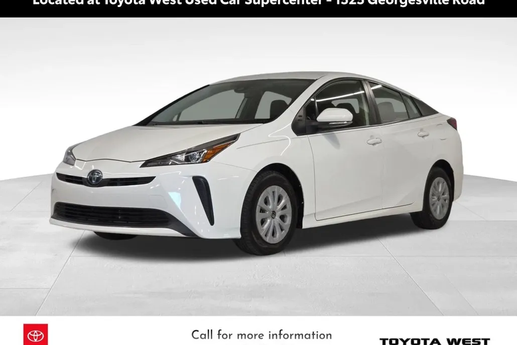 2019 Toyota Prius L photo 1