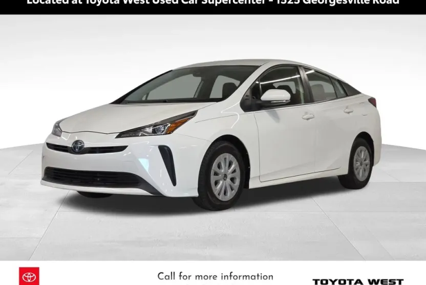 2019 Toyota Prius L photo 1