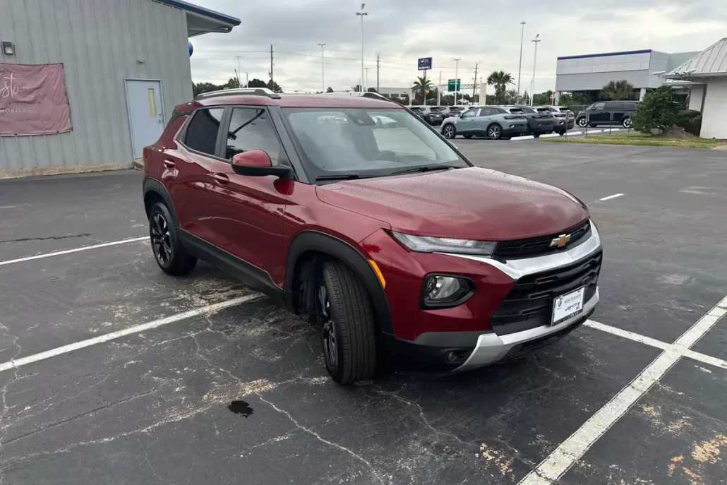 2023 Chevrolet Trailblazer LT photo 1