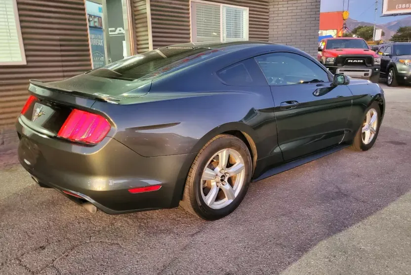 2015 Ford Mustang V6 photo 1