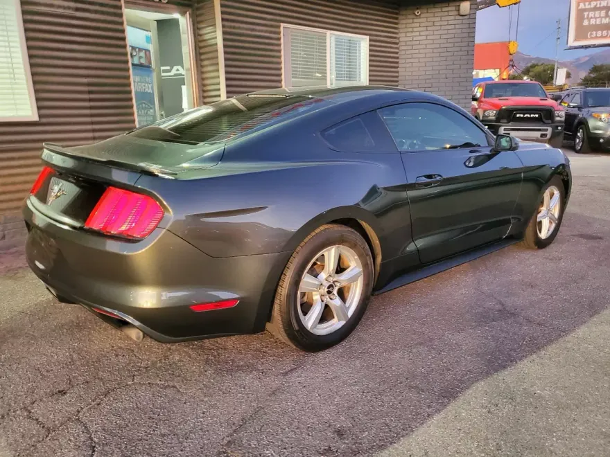 2015 Ford Mustang V6 photo 1