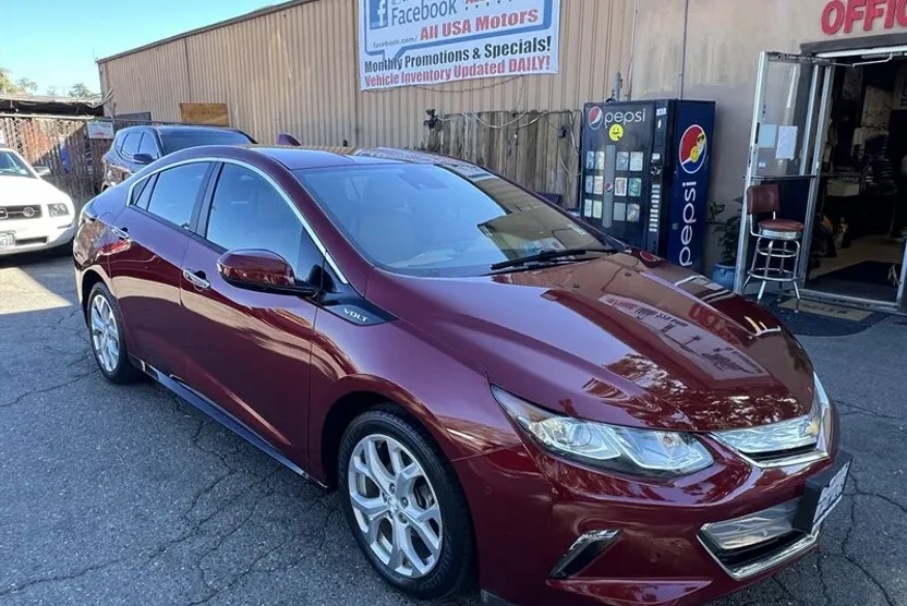 2016 Chevrolet Volt Premier photo 1
