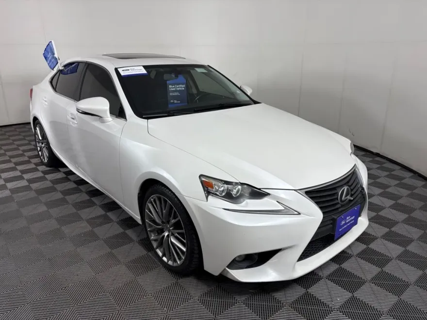 2016 Lexus IS 200t photo 1