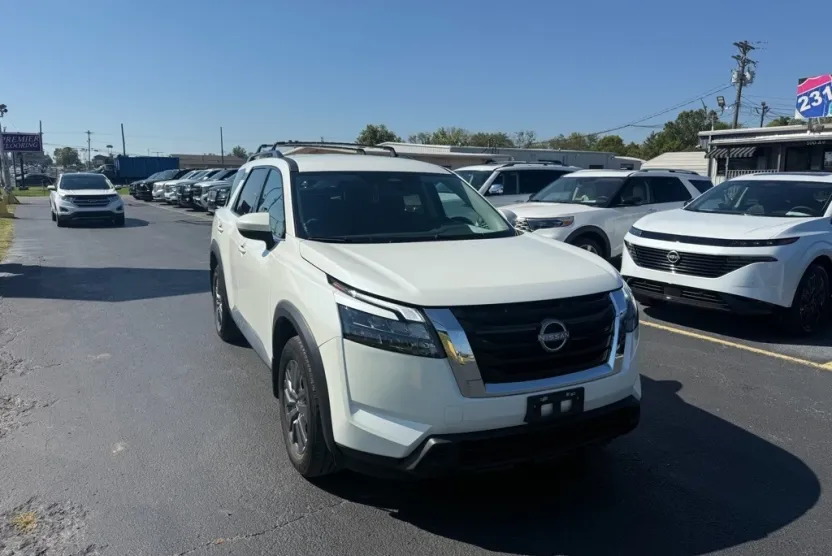 2024 Nissan Pathfinder SV photo 1
