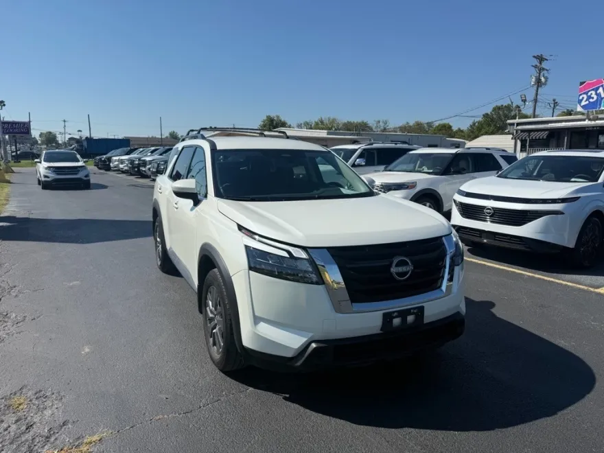 2024 Nissan Pathfinder SV photo 1