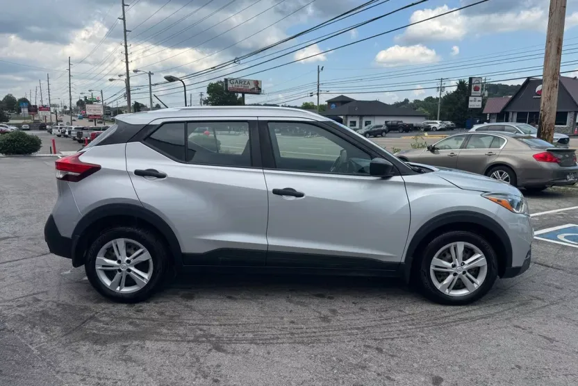 2018 Nissan Kicks SV photo 1