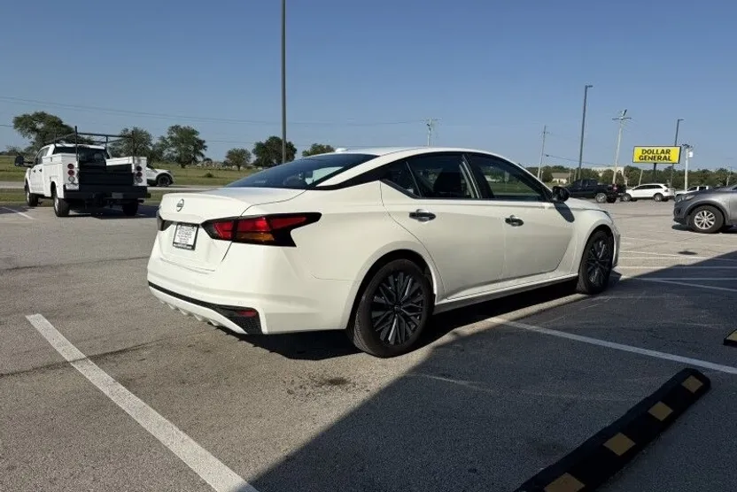 2025 Nissan Altima SV photo 1