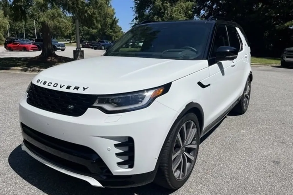 2024 Land Rover Discovery SE photo 1