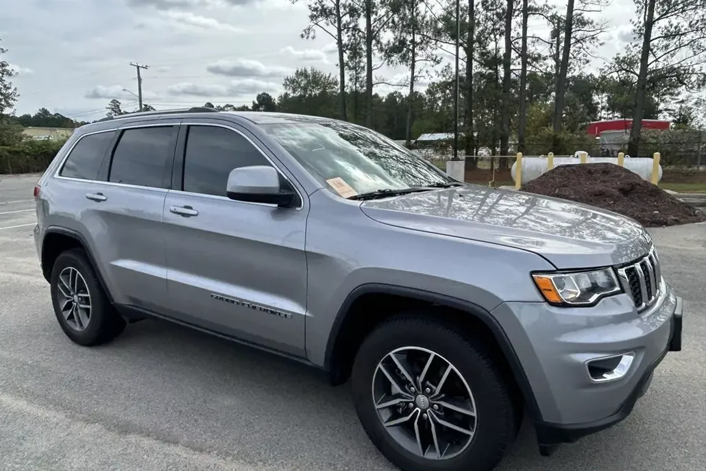 2018 Jeep Grand Cherokee Laredo E photo 1