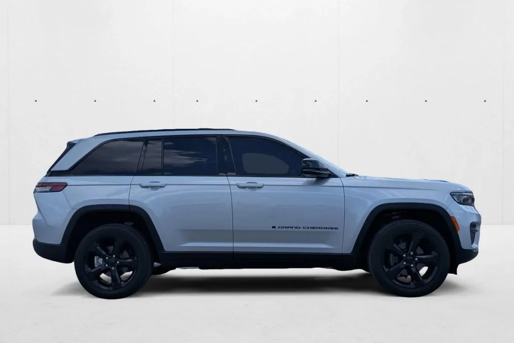 2024 Jeep Grand Cherokee Laredo photo 1