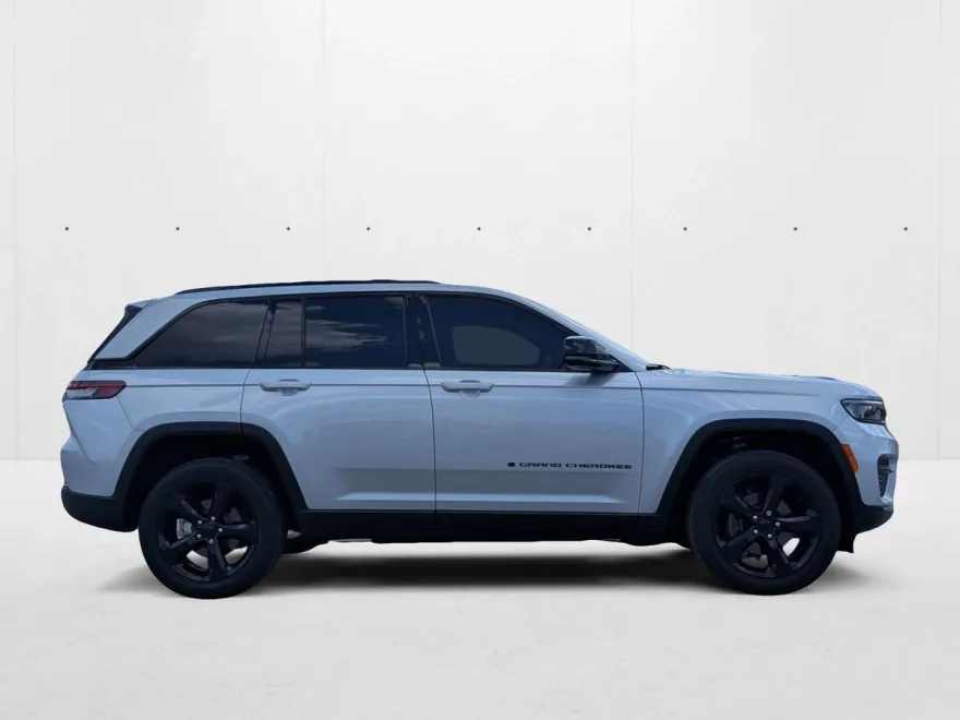 2024 Jeep Grand Cherokee Laredo photo 1