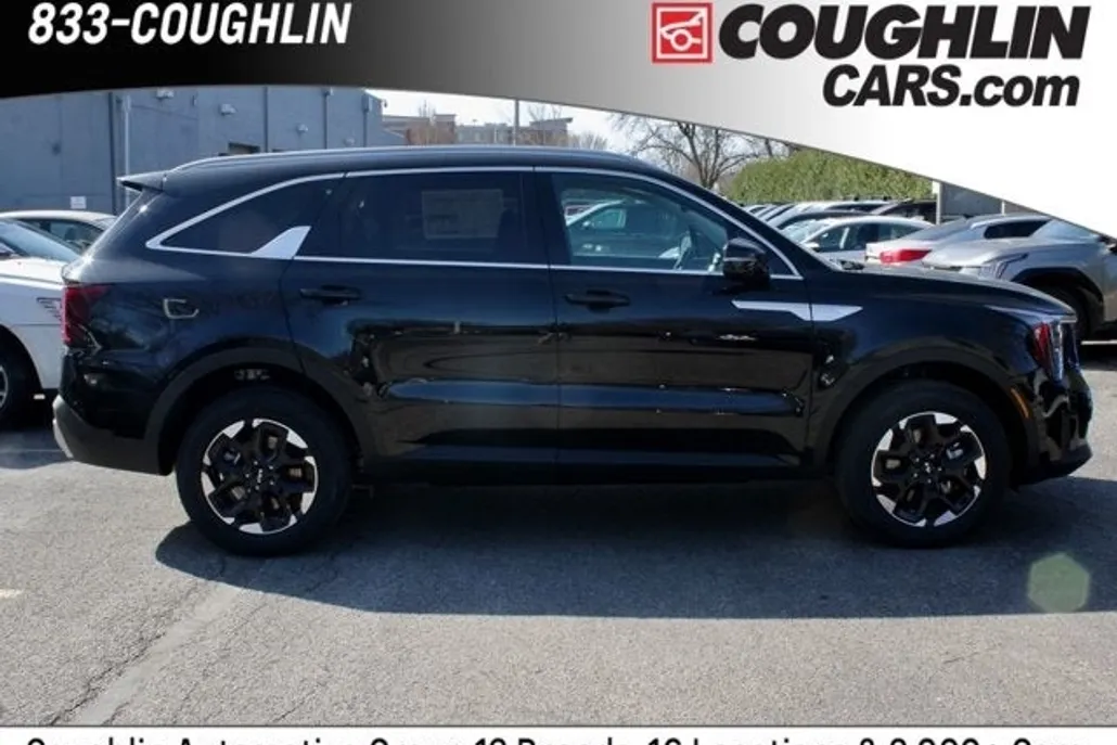 2025 Kia Sorento S photo 1