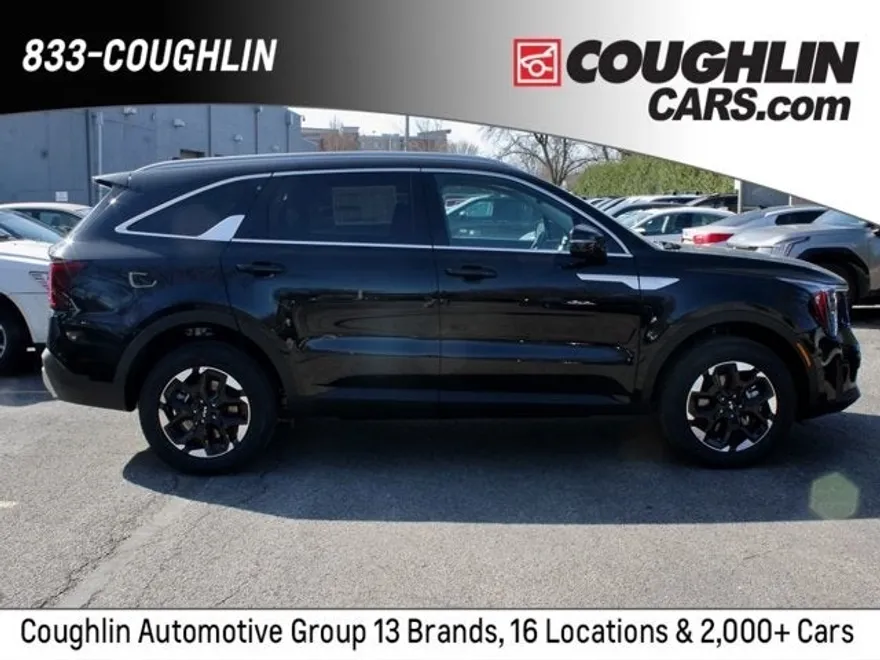 2025 Kia Sorento S photo 1