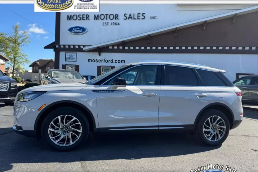 2021 Lincoln Corsair Standard photo 1