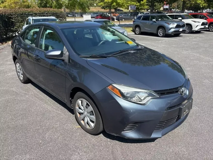 2015 Toyota Corolla LE photo 1