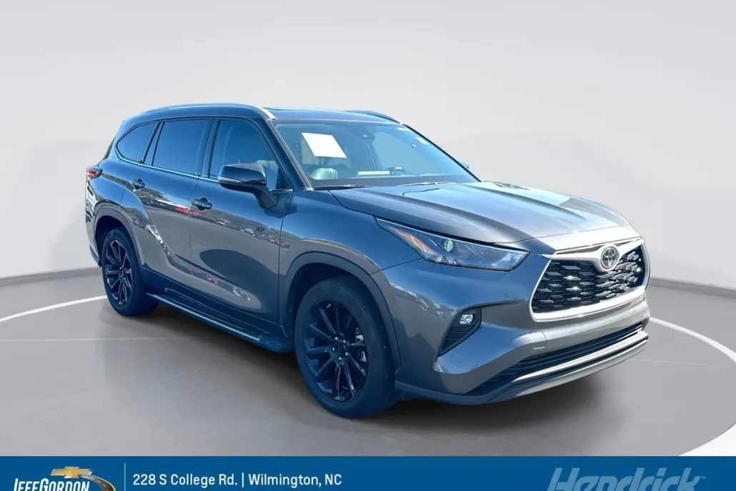 2022 Toyota Highlander XLE photo 1