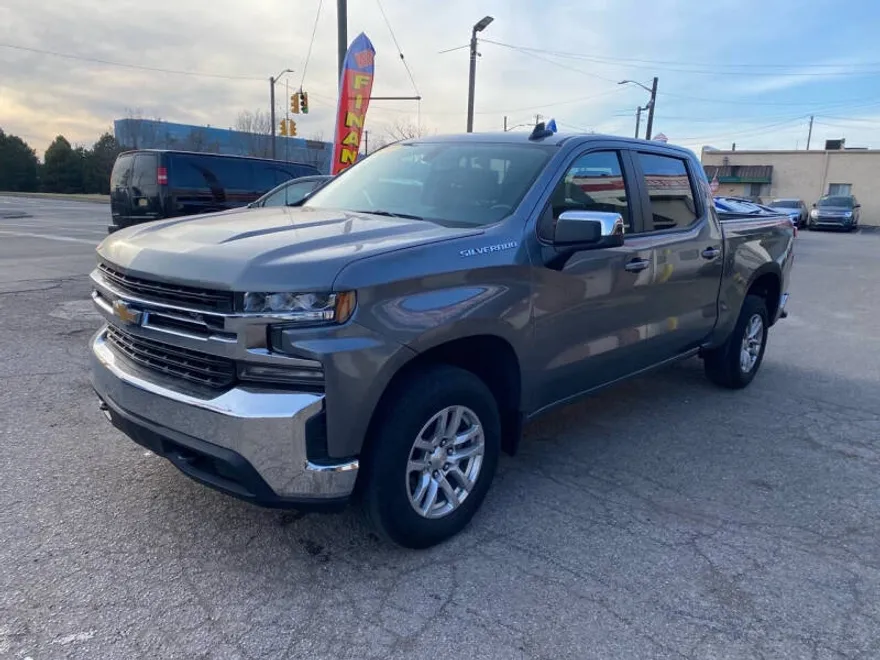 2021 Chevrolet Silverado LT photo 1