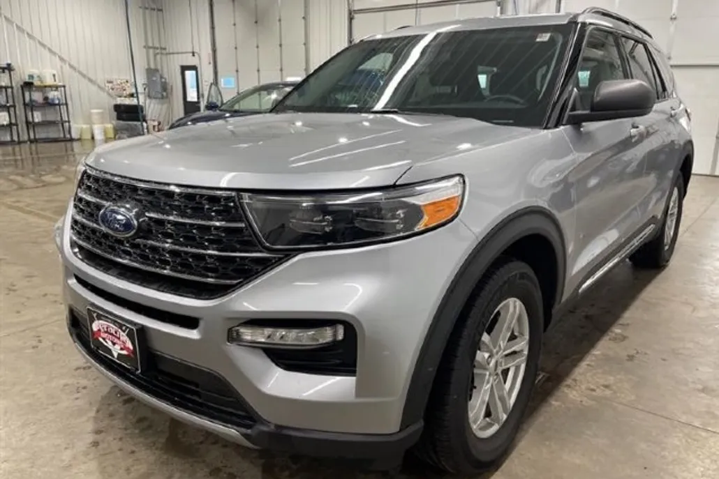 2022 Ford Explorer XLT photo 1