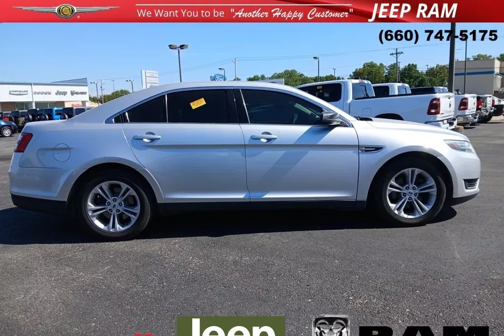 2016 Ford Taurus SE photo 1