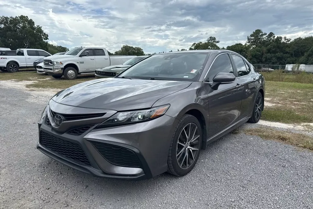 2024 Toyota Camry SE photo 1