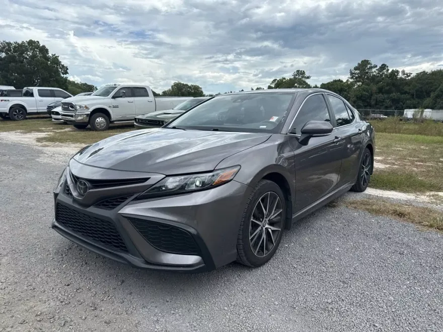 2024 Toyota Camry SE photo 1