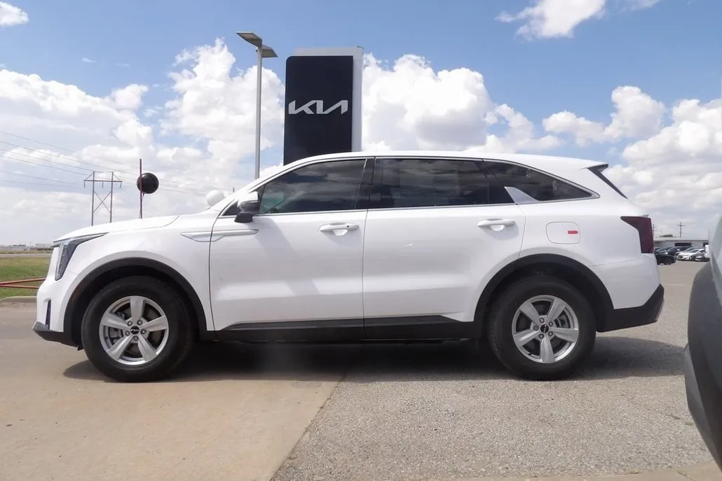 2026 Kia Sorento LX photo 1
